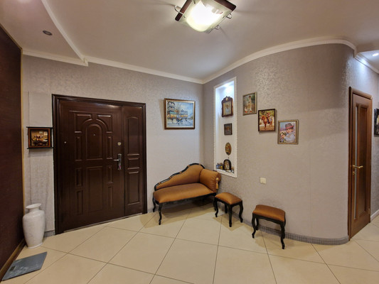 Продам трехкомнатную (3-комн.) квартиру, Спортивная ул, 17, Кокошкино дп