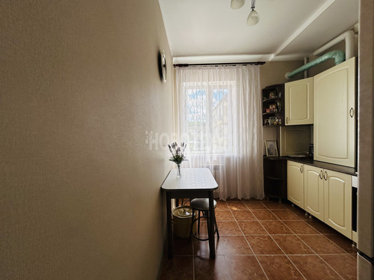 Продам двухкомнатную (2-комн.) квартиру, Тельмана ул, 50, Горячий Ключ г