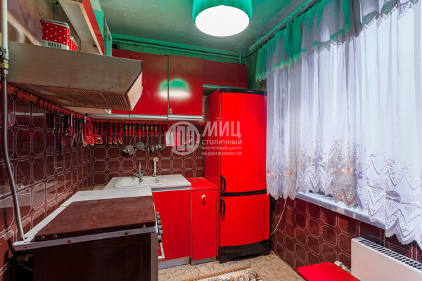 Продам трехкомнатную (3-комн.) квартиру, Беловежская ул, 77, Москва г