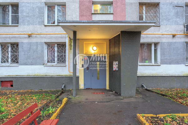 Продам трехкомнатную (3-комн.) квартиру, Беловежская ул, 77, Москва г