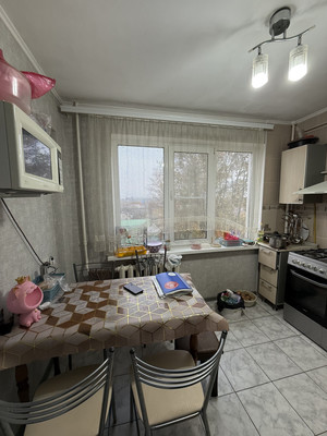 Продам трехкомнатную (3-комн.) квартиру, Новороссийская ул, 72А, Армавир г