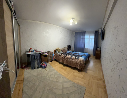 Продам трехкомнатную (3-комн.) квартиру, Новороссийская ул, 72А, Армавир г