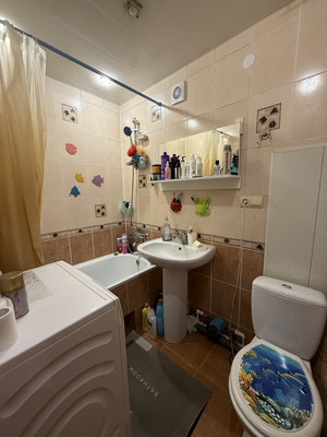 Продам трехкомнатную (3-комн.) квартиру, Новороссийская ул, 72А, Армавир г