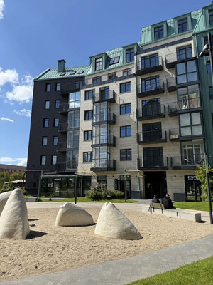 Продам трехкомнатную (3-комн.) квартиру, Октябрьская ул, 12а, Калининград г