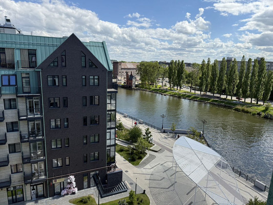 Продам трехкомнатную (3-комн.) квартиру, Октябрьская ул, 12а, Калининград г