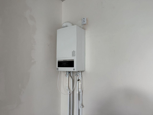 Продам трехкомнатную (3-комн.) квартиру, Октябрьская ул, 12а, Калининград г