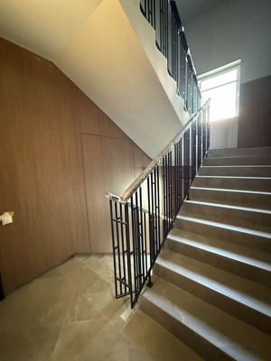 Продам трехкомнатную (3-комн.) квартиру, Октябрьская ул, 12а, Калининград г