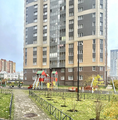 Продам трехкомнатную (3-комн.) квартиру, Яхтенная ул, 32к3, Санкт-Петербург г