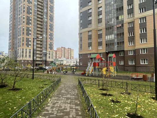 Продам трехкомнатную (3-комн.) квартиру, Яхтенная ул, 32к3, Санкт-Петербург г