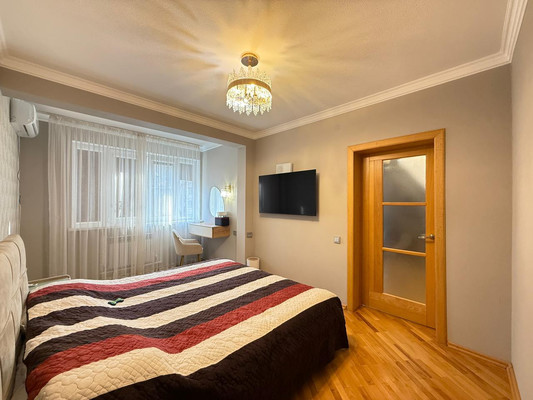 Продам трехкомнатную (3-комн.) квартиру, Ватутина ул, 12, Нальчик г