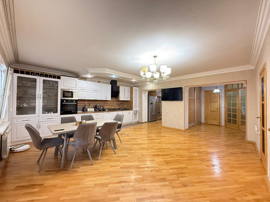 Продам трехкомнатную (3-комн.) квартиру, Ватутина ул, 12, Нальчик г