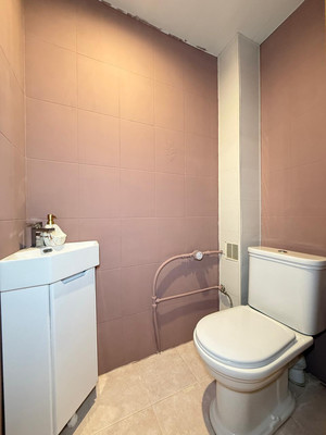 Продам трехкомнатную (3-комн.) квартиру, Ватутина ул, 12, Нальчик г