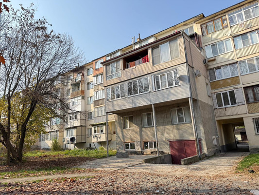 Продам трехкомнатную (3-комн.) квартиру, Ватутина ул, 12, Нальчик г