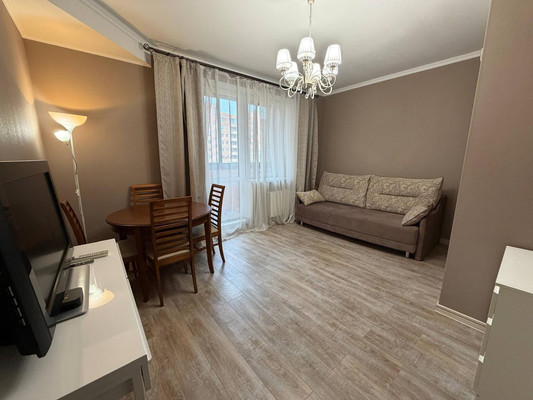 Продам однокомнатную (1-комн.) квартиру, Хохлова ул, 8, Гатчина г