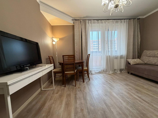 Продам однокомнатную (1-комн.) квартиру, Хохлова ул, 8, Гатчина г