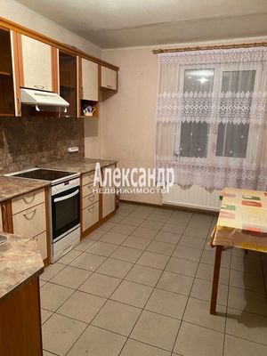 Продам двухкомнатную (2-комн.) квартиру, Пушкинская ул, 40, Шушары п