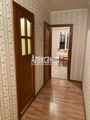 Продам двухкомнатную (2-комн.) квартиру, Пушкинская ул, 40, Шушары п