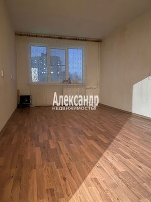 Продам двухкомнатную (2-комн.) квартиру, Пушкинская ул, 40, Шушары п