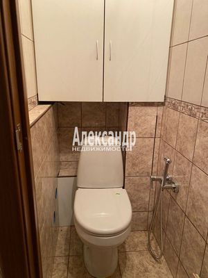 Продам двухкомнатную (2-комн.) квартиру, Пушкинская ул, 40, Шушары п