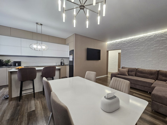 Продам трехкомнатную (3-комн.) квартиру, Солнечная ул, 2к1, Новороссийск г