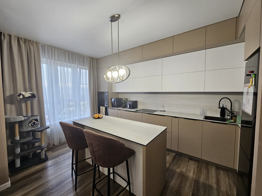 Продам трехкомнатную (3-комн.) квартиру, Солнечная ул, 2к1, Новороссийск г