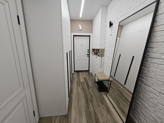 Продам трехкомнатную (3-комн.) квартиру, Солнечная ул, 2к1, Новороссийск г