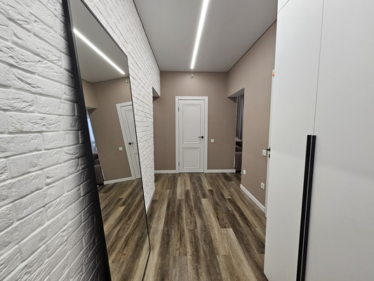 Продам трехкомнатную (3-комн.) квартиру, Солнечная ул, 2к1, Новороссийск г