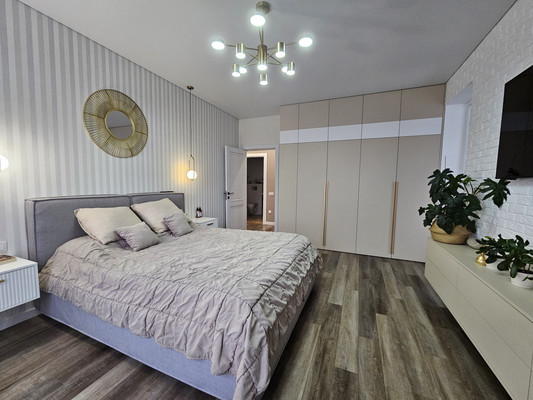 Продам трехкомнатную (3-комн.) квартиру, Солнечная ул, 2к1, Новороссийск г