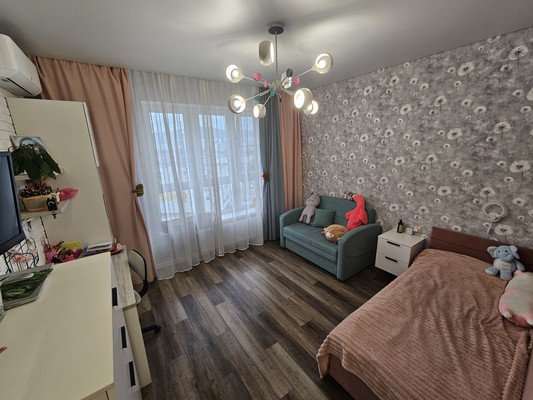 Продам трехкомнатную (3-комн.) квартиру, Солнечная ул, 2к1, Новороссийск г