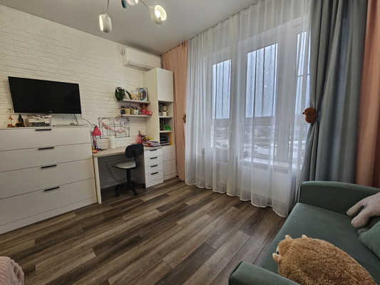 Продам трехкомнатную (3-комн.) квартиру, Солнечная ул, 2к1, Новороссийск г