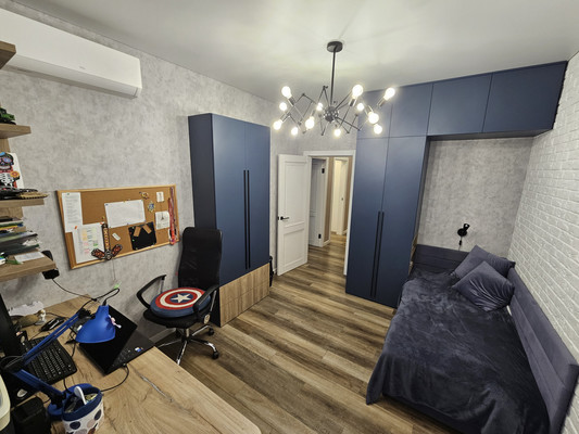 Продам трехкомнатную (3-комн.) квартиру, Солнечная ул, 2к1, Новороссийск г