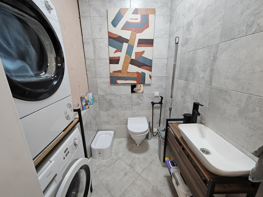 Продам трехкомнатную (3-комн.) квартиру, Солнечная ул, 2к1, Новороссийск г