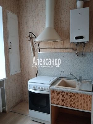 Продам трехкомнатную (3-комн.) квартиру, Нейшлотский пер, 6, Санкт-Петербург г