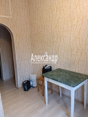 Продам трехкомнатную (3-комн.) квартиру, Нейшлотский пер, 6, Санкт-Петербург г