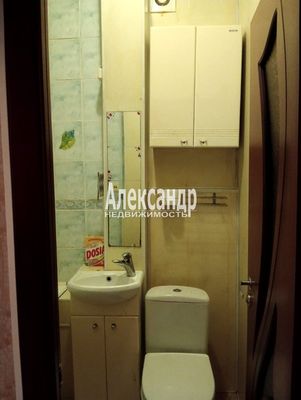 Продам трехкомнатную (3-комн.) квартиру, Нейшлотский пер, 6, Санкт-Петербург г