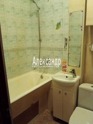 Продам трехкомнатную (3-комн.) квартиру, Нейшлотский пер, 6, Санкт-Петербург г