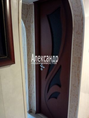 Продам трехкомнатную (3-комн.) квартиру, Нейшлотский пер, 6, Санкт-Петербург г