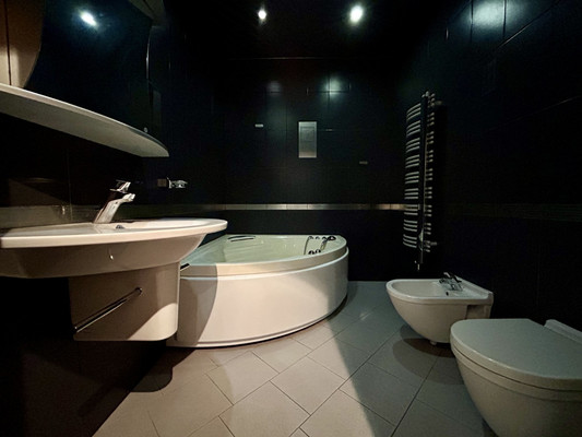 Продам многокомнатную квартиру, Имени Адмирала Серебрякова наб, 61а, Новороссийск г