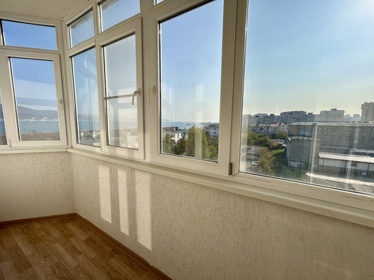 Продам многокомнатную квартиру, Имени Адмирала Серебрякова наб, 61а, Новороссийск г