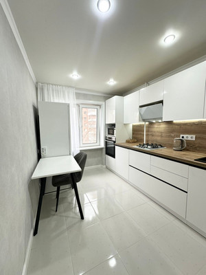 Продам двухкомнатную (2-комн.) квартиру, Степная ул, 179, Волгодонск г