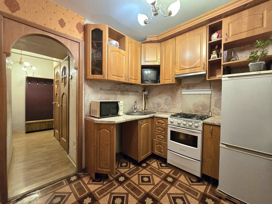 Продам трехкомнатную (3-комн.) квартиру, Нарвская ул, 4Ак1, Красное Село г