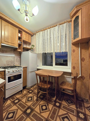 Продам трехкомнатную (3-комн.) квартиру, Нарвская ул, 4Ак1, Красное Село г