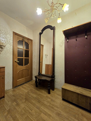 Продам трехкомнатную (3-комн.) квартиру, Нарвская ул, 4Ак1, Красное Село г