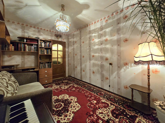 Продам трехкомнатную (3-комн.) квартиру, Нарвская ул, 4Ак1, Красное Село г