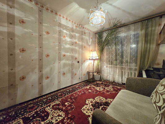 Продам трехкомнатную (3-комн.) квартиру, Нарвская ул, 4Ак1, Красное Село г