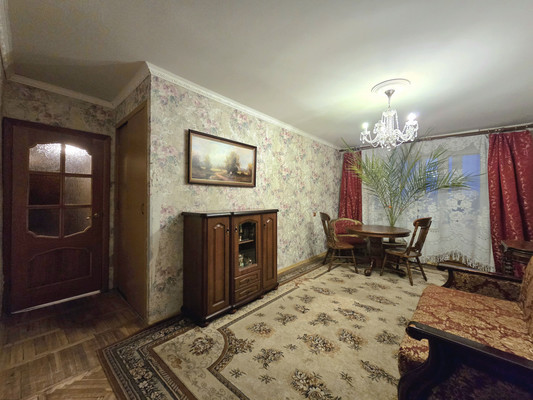 Продам трехкомнатную (3-комн.) квартиру, Нарвская ул, 4Ак1, Красное Село г