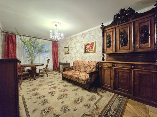 Продам трехкомнатную (3-комн.) квартиру, Нарвская ул, 4Ак1, Красное Село г