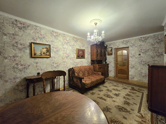 Продам трехкомнатную (3-комн.) квартиру, Нарвская ул, 4Ак1, Красное Село г