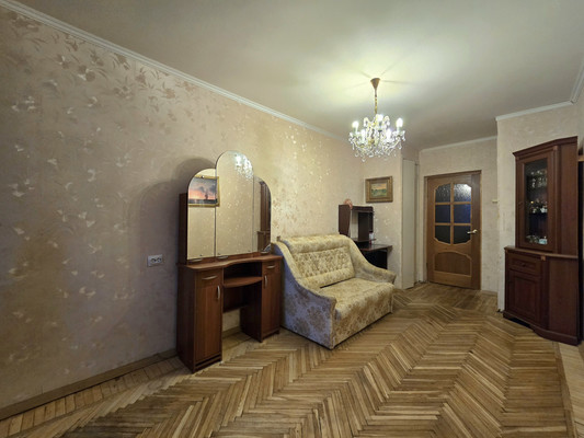 Продам трехкомнатную (3-комн.) квартиру, Нарвская ул, 4Ак1, Красное Село г