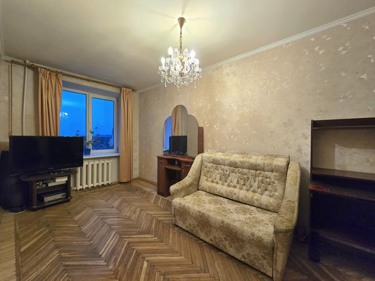 Продам трехкомнатную (3-комн.) квартиру, Нарвская ул, 4Ак1, Красное Село г